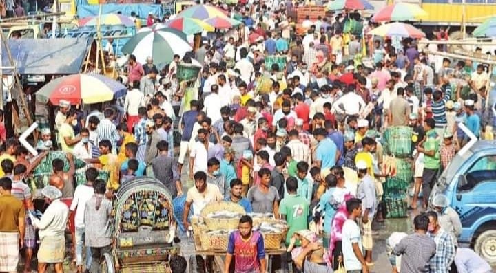 গা ছাড়া ভাব: বাড়তে পারে করোনা সংক্রামণের ঝুঁকি
