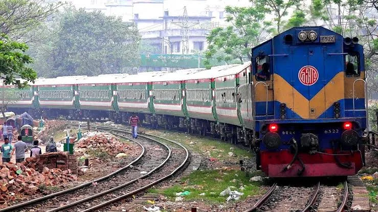 শিথিল হচ্ছে স্বাস্থ্যবিধি, চালু হচ্ছে আরো ১৯ জোড়া ট্রেন... শিথিল হচ্ছে স্বাস্থ্যবিধি, চালু হচ্ছে আরো ১৯ জোড়া ট্রেন...