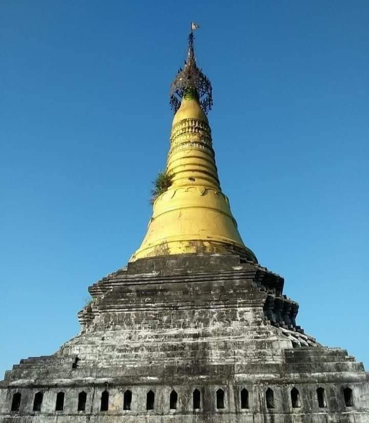 ধসে পড়ার মুখে রামুর প্রাচীন লাওয়ে জাদি...