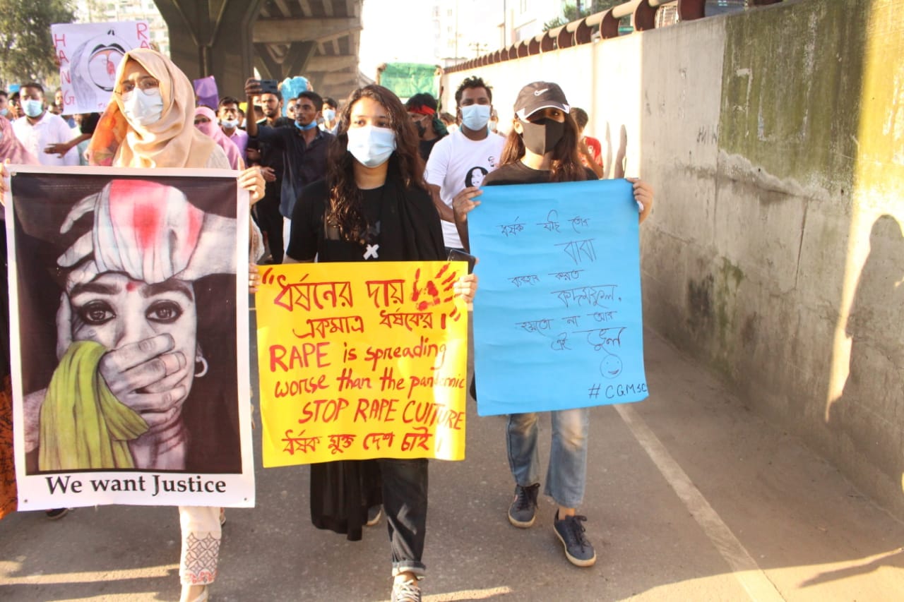 (ভিডিও সহ) চট্টগ্রামের সাধারণ শিক্ষার্থী ও ছাত্রসমাজ উদ্যোগে ধর্ষণের সর্বোচ্চ শাস্তি মৃত্যুদণ্ডের দাবীতে বিক্ষোভ মিছিল ও সমাবেশ...