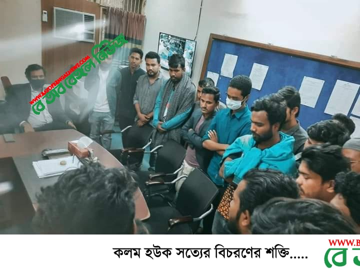 এবার বিশ্ববিদ্যালয়ের হল খোলা সহ ৫ দাবিতে প্রক্টরকে স্মারকলিপি