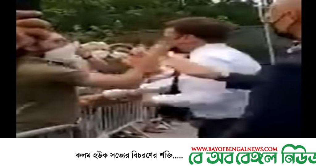 জনসম্মুখে ফ্রান্সের প্রেসিডেন্ট'এর গালে থাপ্পড়! জনসম্মুখে ফ্রান্সের প্রেসিডেন্ট'এর গালে থাপ্পড়!